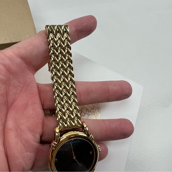 Versace Womens Watch Gold Medusa - Picture 4 of 10